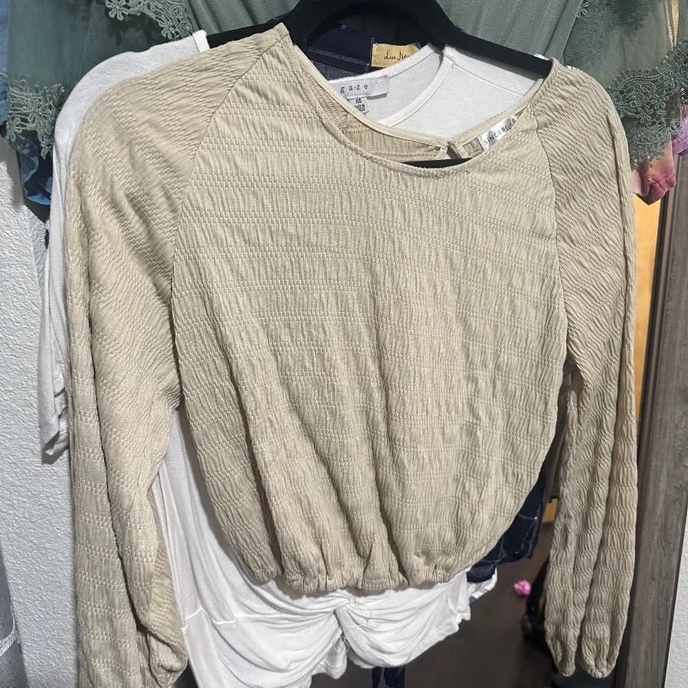 Tops - Picture 2 of 3